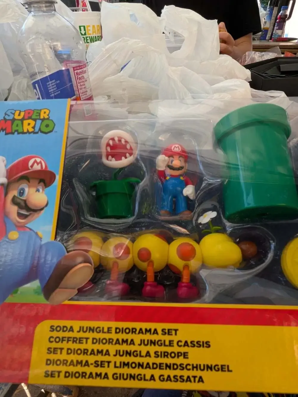 Super Mario Soda Jungle Diorama Set with Mario, Wiggler